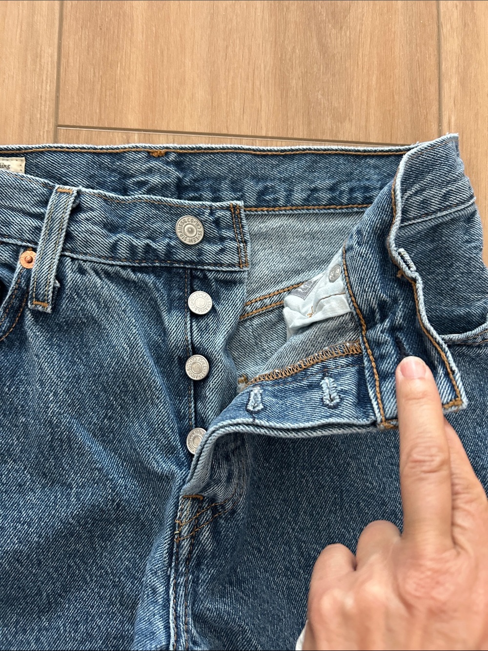 LEVI’S 501 Button-Fly 90’s Fit 100% Denim Jeans - Picture 3 of 12